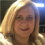 Licenciada en Derecho, Mediadora y Formadora, con amplia experiencia en el sector de la educación y la enseñanza.